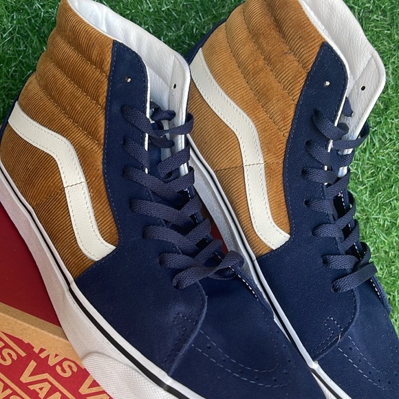 Vans Sk8-Hi High Top Blue/ Brown Corduroy (Men's)
Sk8-Hi "Navy/Brown" Men's Shoe - Picture 8 of 16